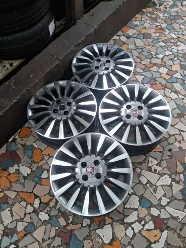 Jogo de rodas de liga leve aro 16/4 furos originais Fiat Punto e outros