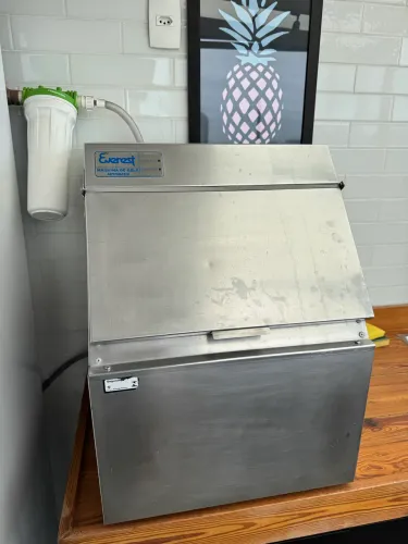 Vendo Máquina de Gelo