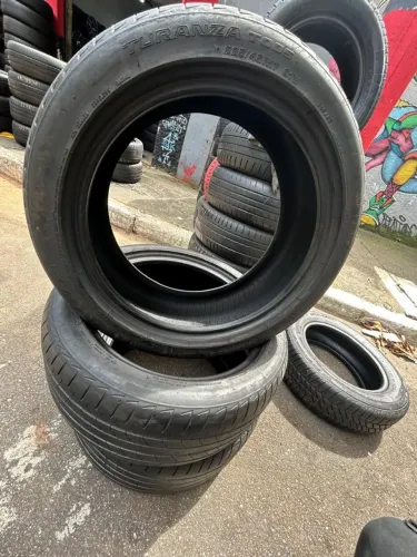Pneus 225/45/17 Bridgestone seminovos por 1200$ os 4 instalados