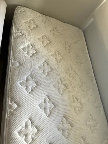 Cama de solteiro Simmons seminova