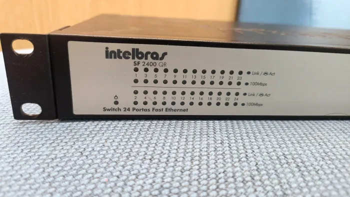 Switch 24 portas Intelbras SF 2400 QR