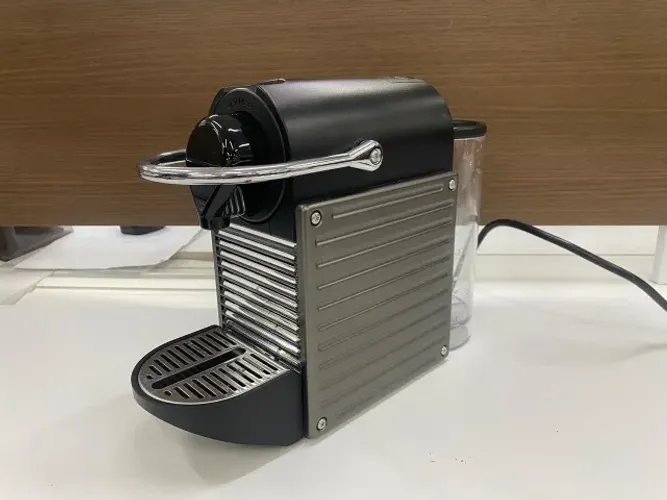 Cafeteira Nespresso Pixie C60