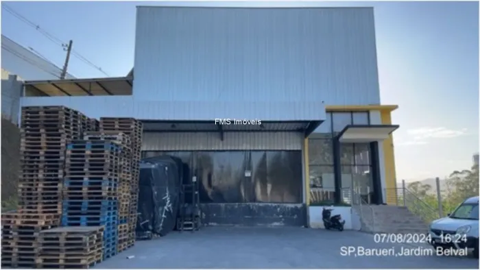 Galpão Industrial para Locação em Jandira-SP, Bairro Jardim São Paulo: 1 Sala, 2 Banheiros