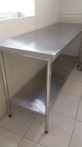 Mesa/Bancada Inox Industrial Profissional com Prateleira - Ótimo Estado
