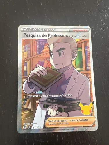 Carta Pokémon PESQUISA DE PROFESSORES PROF CARVALHO FULL ART 25 ANOS ORIGINAL