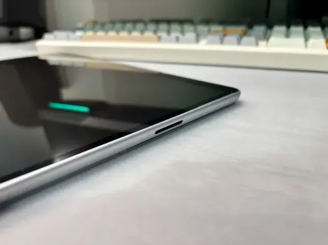 Surface Pro 11- Snapdragon X Elite , 32GB RAM, 1TB SSD OLED