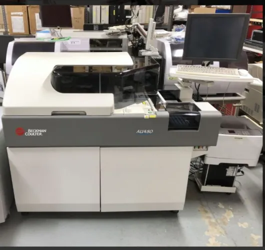 Analisador químico AU 480.
