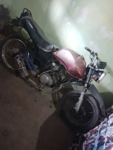 Vendo essa moto peço bom