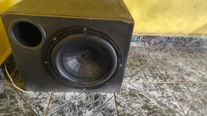 Vendo um subwofer bravox 800 rms