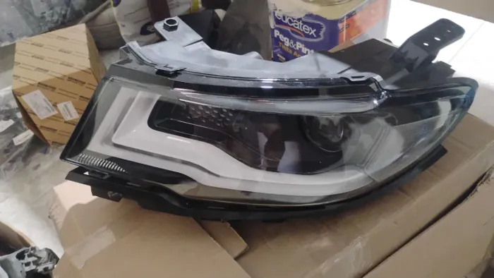 Vendo farol Compass e paralama original ano 2021 novo