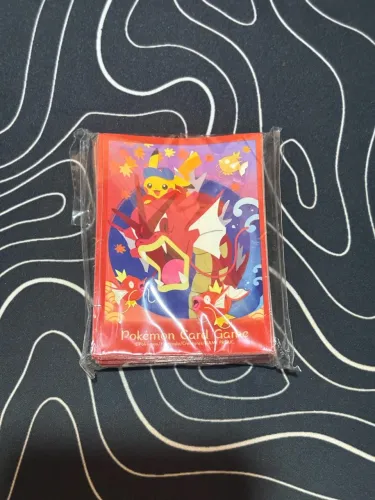 64 Sleeves para Carta Pokémon - Edição Exclusiva de Hiroshima