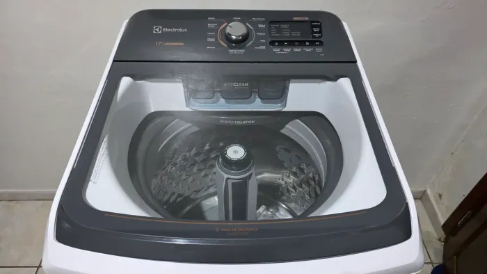 Vendo máquina de lavar 17kg Electrolux.