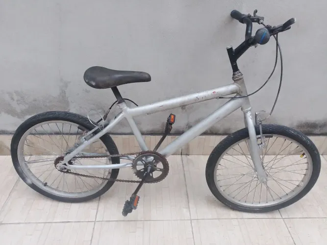 Bicicleta aro 20 bom estado