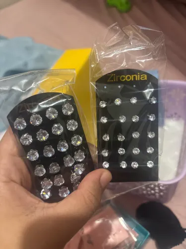 2 cartelas de brinco zircônia 2 cartelas por 30 reais motivo vendia