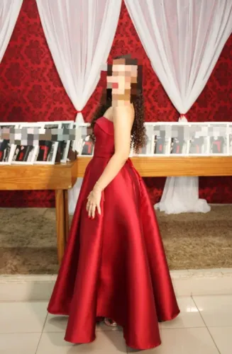 VESTIDO VERMELHO FORMATURA/FESTA/CASAMENTO LUXUOSO LONGO. USADO APENAS UMA VEZ!SALVADOR,BA