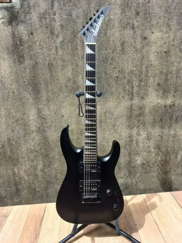 Guitarra Jackson JS22 + Pedaleira zoom G1 Xfour 