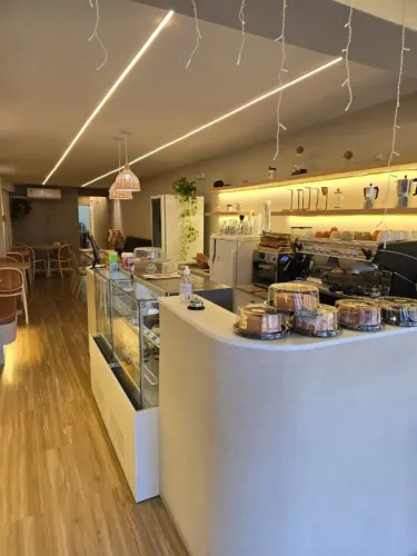 VENDO CAFETERIA COMPLETA NO CENTRO DE ITAJAI 