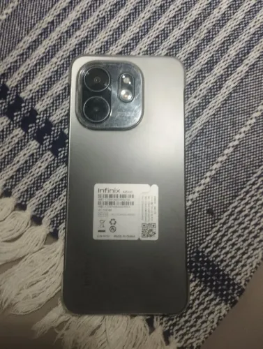 Celular infinix bem conservado sem marca de uso 