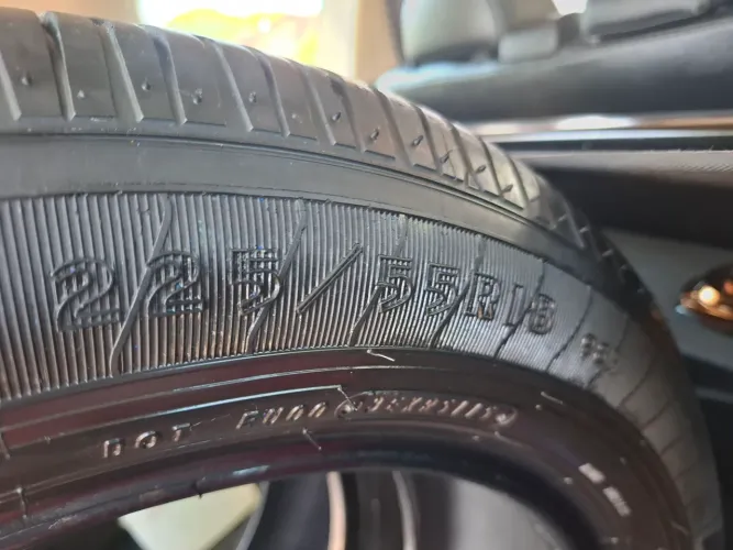 PNEUS GOODYEAR 225 55 18