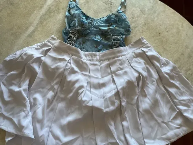 Conjunto feminino body azul + saia branca