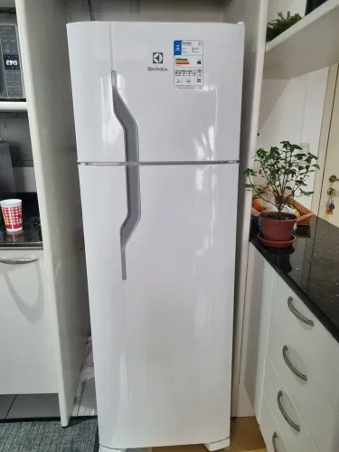 Geladeira só 4 meses de uso Electrolux Cycle Defrost 260L Super Freezer Duplex (DC35A)