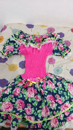Vestido de festa junina com short por baixo (tamanho G)