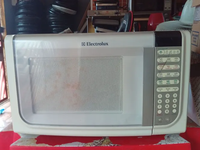 Microondas Electrolux MEF41 31l