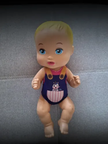 Bonequinha infantil - Usada em ótimo estado