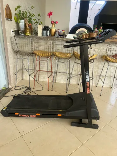 Vende se esteira
