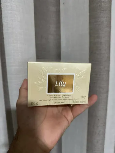 Creme Acetinado Hidratante Desodorante Coporal Lily 250g