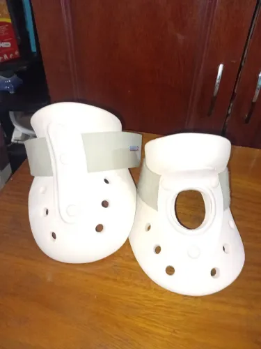 Colar Cervical com Orifício 