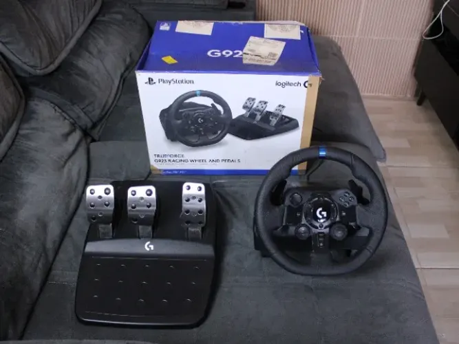 Volante G923 + Pedais (PC e Playstation 4/5) - PERFEITO ESTADO