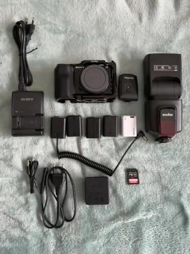 Câmera Sony ZV-E10 Mark 1 - (Em Estado de Nova) pouquíssima usada + Itens Inclusos