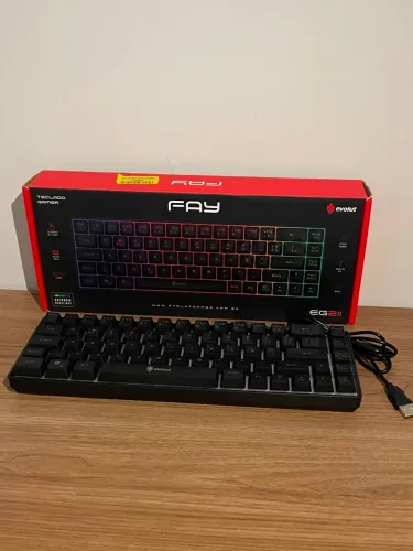 Teclado Gamer RGB USB Compacto -- Novo na Caixa