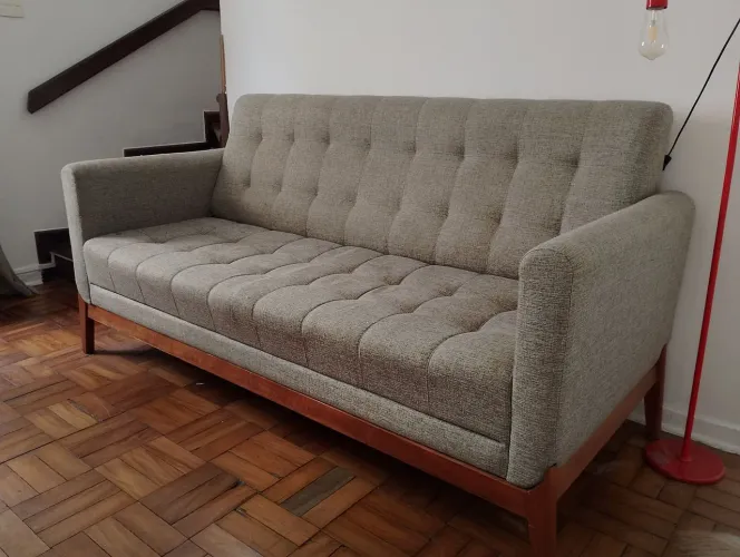 Sofá 3 Lugares Estilo Retrô em Madeira - Mobly - Excelente Estado