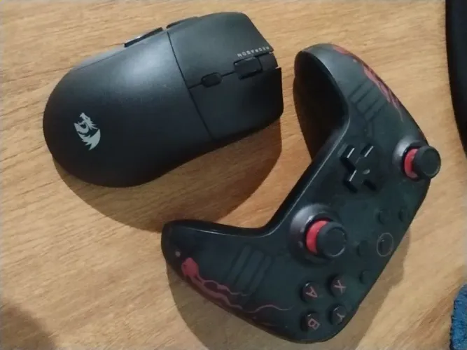 Controle 8bitdo Wukong e mouse Redragon 