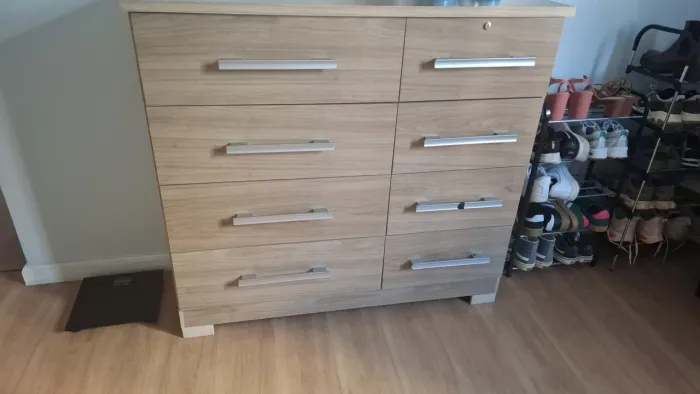 Cômoda de 8 gavetas