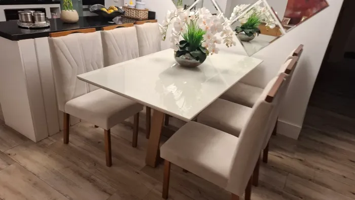 Mesa com 6 cadeiras