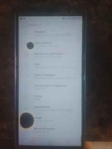 J4 core em perfeito estado só estar com essa piquena mancha mais estar funcionando normal 