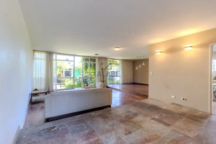 Casa para venda em Brooklin Paulista com 4 quartos, sendo 2 suítes, 300m²
