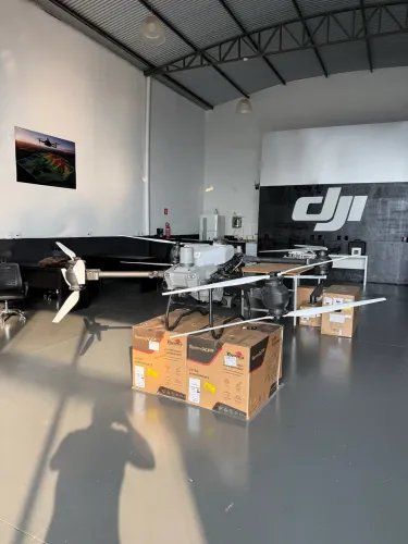 Drone de pulverização DJI AGRAS T50 usado