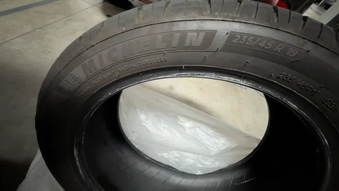 PNEU MICHELIN SEMINOVO 235/45 R19