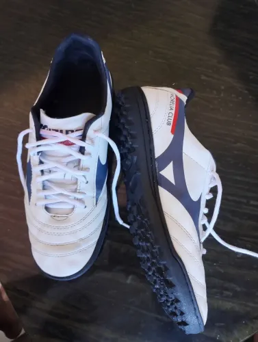 Chuteira society Mizuno