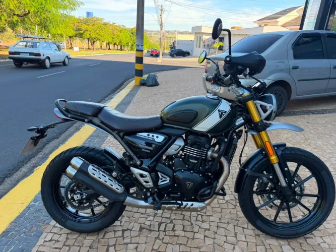 TRIUMPH SCRAMBER 400 X