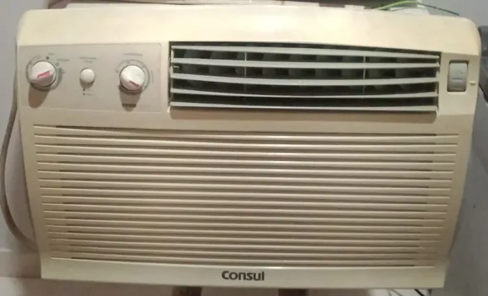 VENDE SE AR CONDICIONADO CONSUL REVISADO FAZ UM MÊS 