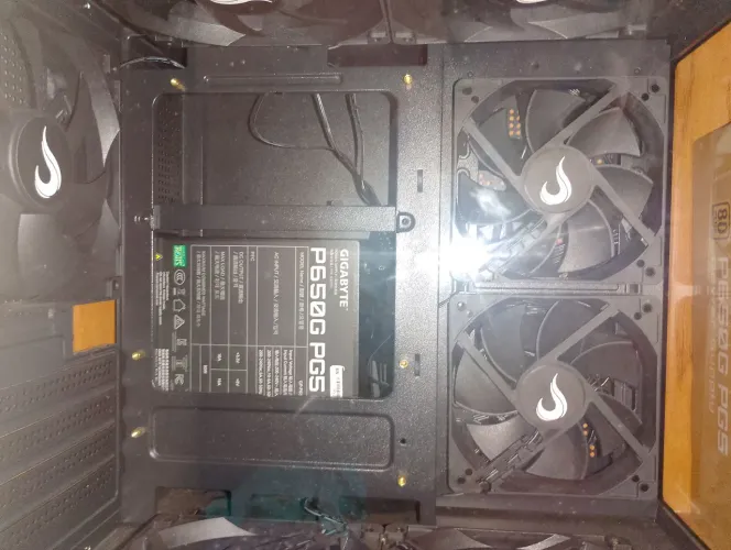 Fonte 650w da gigabyte, gabinete da like.tec e fans,eu também vendo separado 