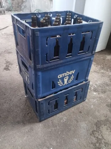 Vende se 3 caixas de vasilhame de 300 ml com os casco