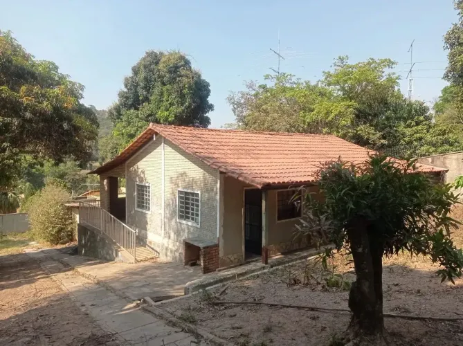 Excelente casa no Condomínio Vale do Ouro