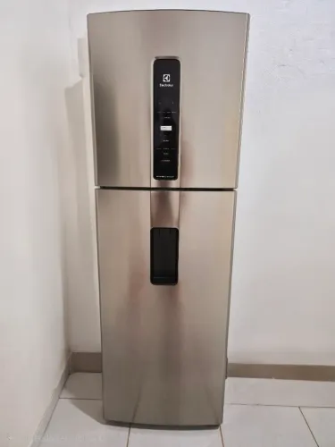COM DEFEITO - Geladeira Electrolux Frost Free 409L 2024
