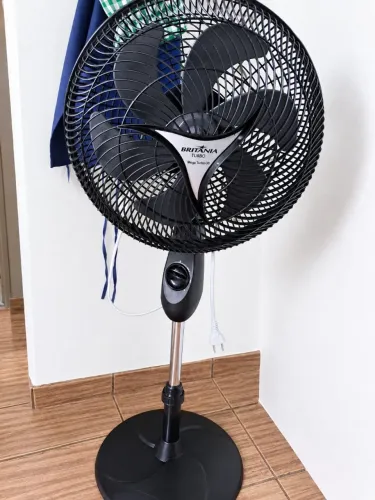 Vendo ventilador Britânia turbo 30 semi novo